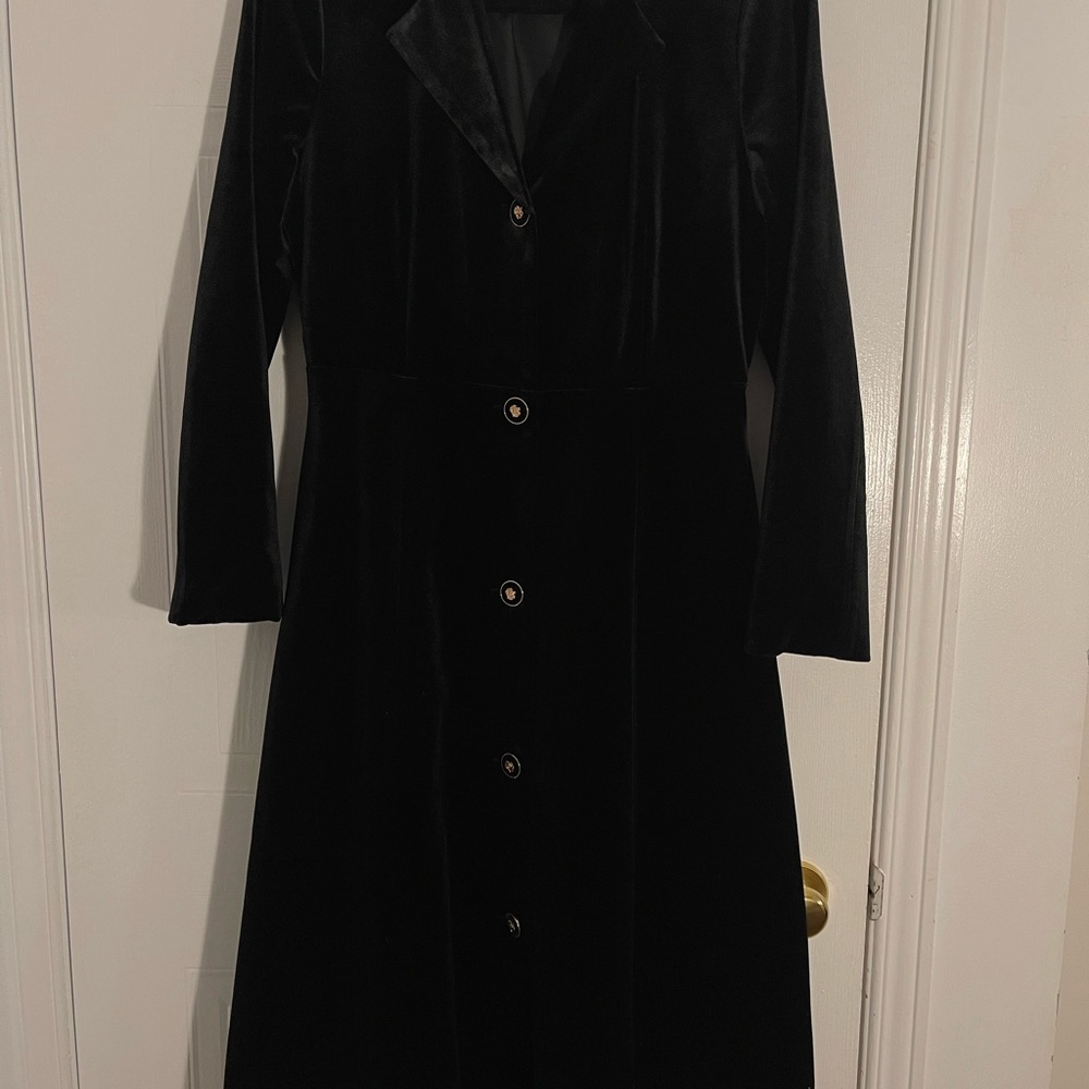 Simple Retro Chic Black Velvet Long Sleeve Dress